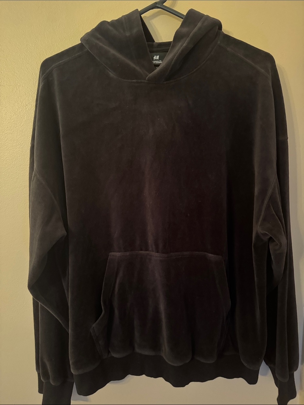 H&M Velvet-Look Hoodie in Dark Brown